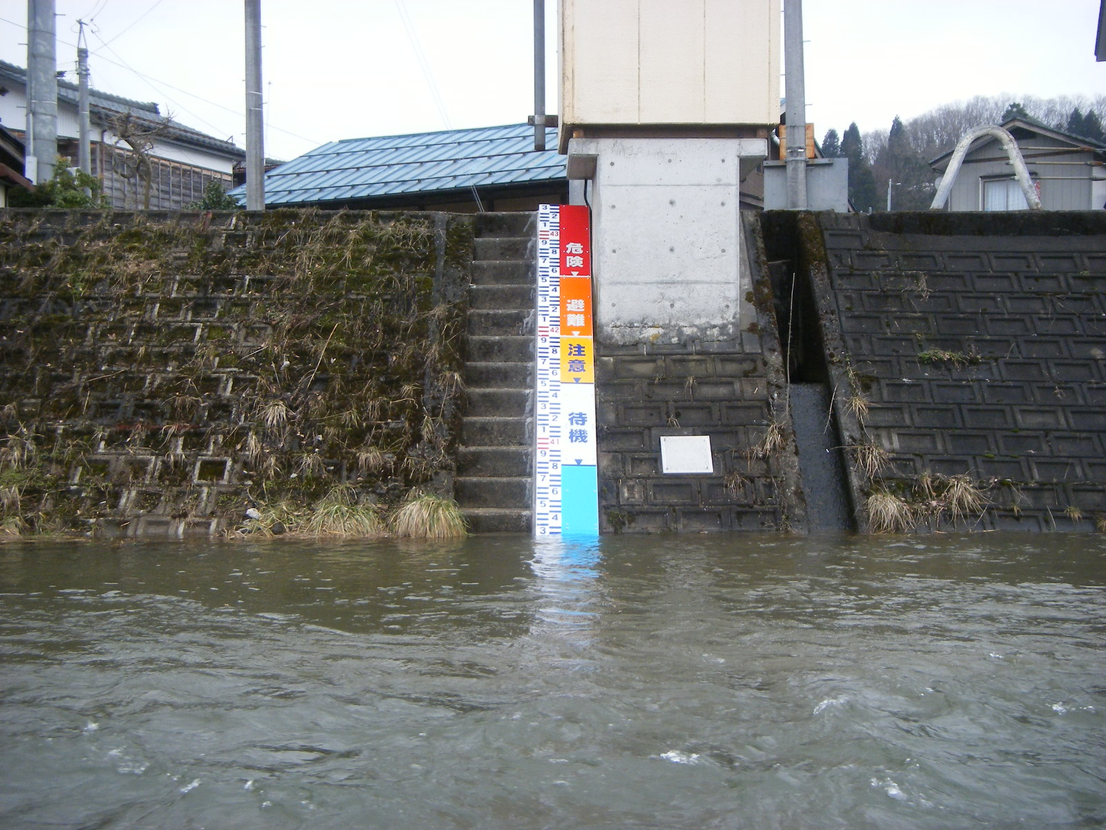 水位計、量水標設置作業 | 事例紹介 | 金井度量衡株式会社